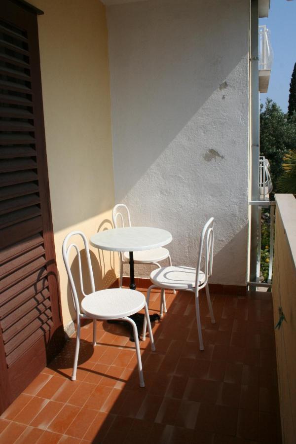 Apartments By The Sea Podgora, Makarska - 518 エクステリア 写真